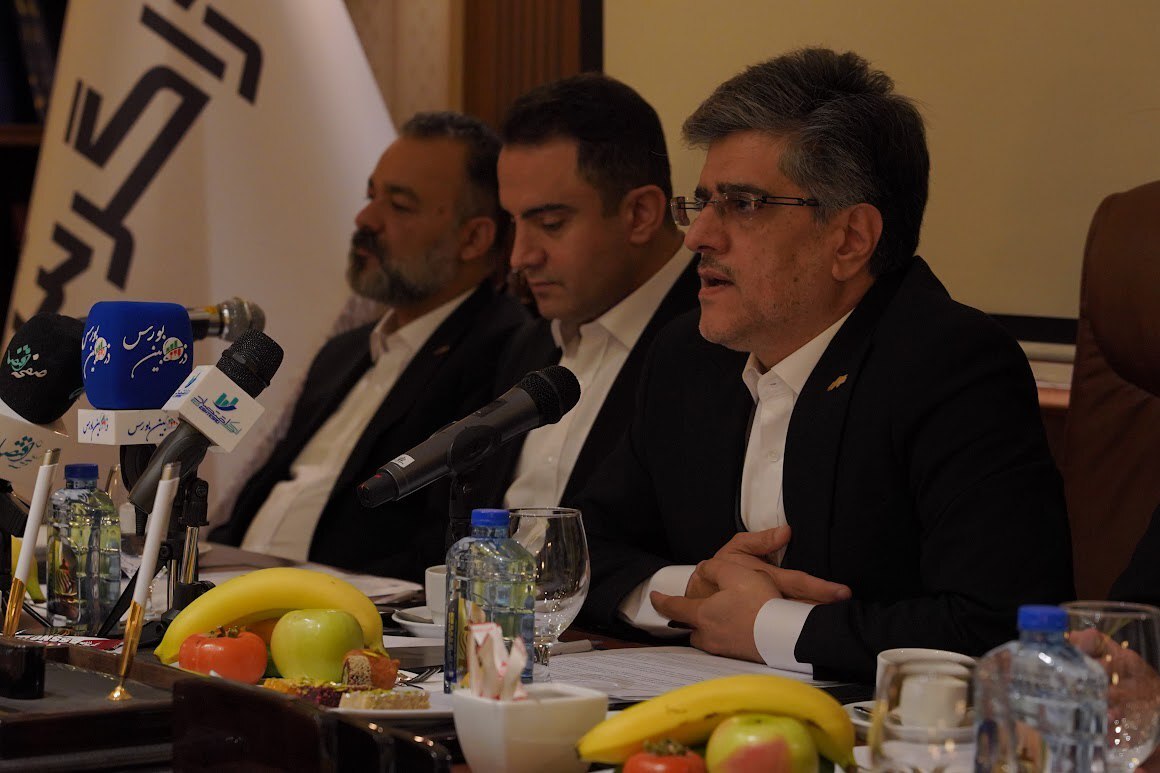 زاگرس ۲۰ همتی شد؛ صندوق طلای جواهر با ۳۰۰ درصد بازدهی در صدر زاگرس ۲۰ همتی شد؛ صندوق طلای جواهر با ۳۰۰ درصد بازدهی در صدر