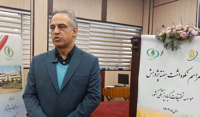 ۸ آفتکش گیاهی در مسیر تحقیق و توسعه قرار دارد/ مبارزه با آفت پسیل در ۳ هزار هکتار باغات پسته ۸ آفتکش گیاهی در مسیر تحقیق و توسعه قرار دارد/ مبارزه با آفت پسیل در ۳ هزار هکتار باغات پسته