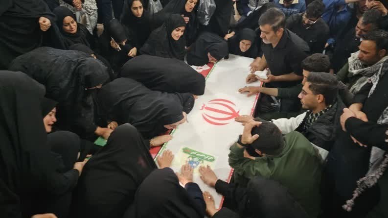 بدرقه اشک و حماسه؛ شیراز میزبان تشییع شهدای حمله دشمن + تصاویر اخبار شیراز , اخبار استان فارس ,