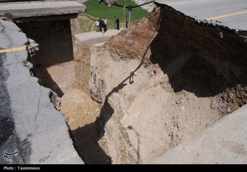 تخریب پل مختار یاسوج در پی سیلاب/ کمربندی شهر مسدود شد+تصاویر تخریب پل مختار یاسوج در پی سیلاب/ کمربندی شهر مسدود شد+تصاویر