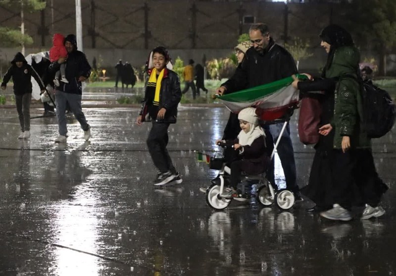 تداوم خروش شبانه مردم خراسان جنوبی زیر باران؛ بیعت با آرمانهای نظام اخبار استان خراسان جنوبی , جمهوری اسلامی ایران ,