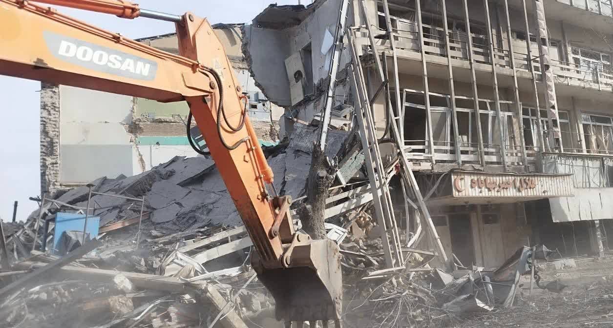 ساختمان هلالاحمر مهاباد در حمله آمریکایی ـ صهیونی تخریب شد ساختمان هلالاحمر مهاباد در حمله آمریکایی ـ صهیونی تخریب شد