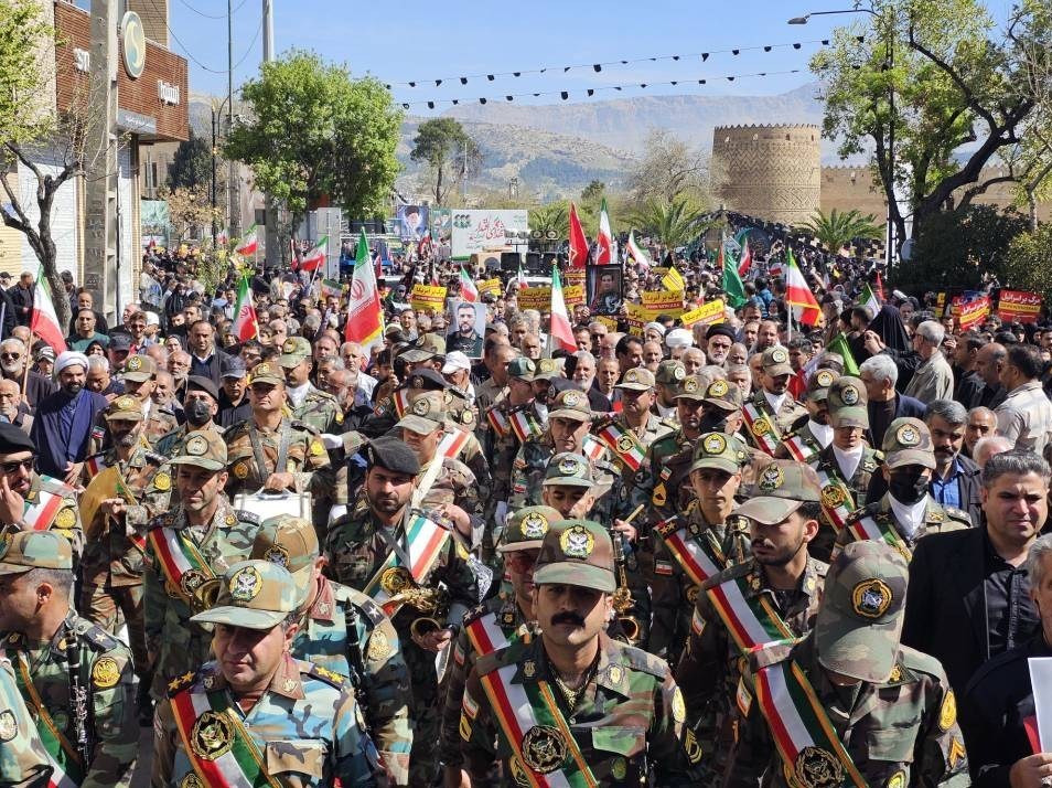 شیراز در سوگ قهرمانان دور از وطن/ تشییع باشکوه 24 شهید ناوشکن دنا اخبار شیراز , اخبار استان فارس ,