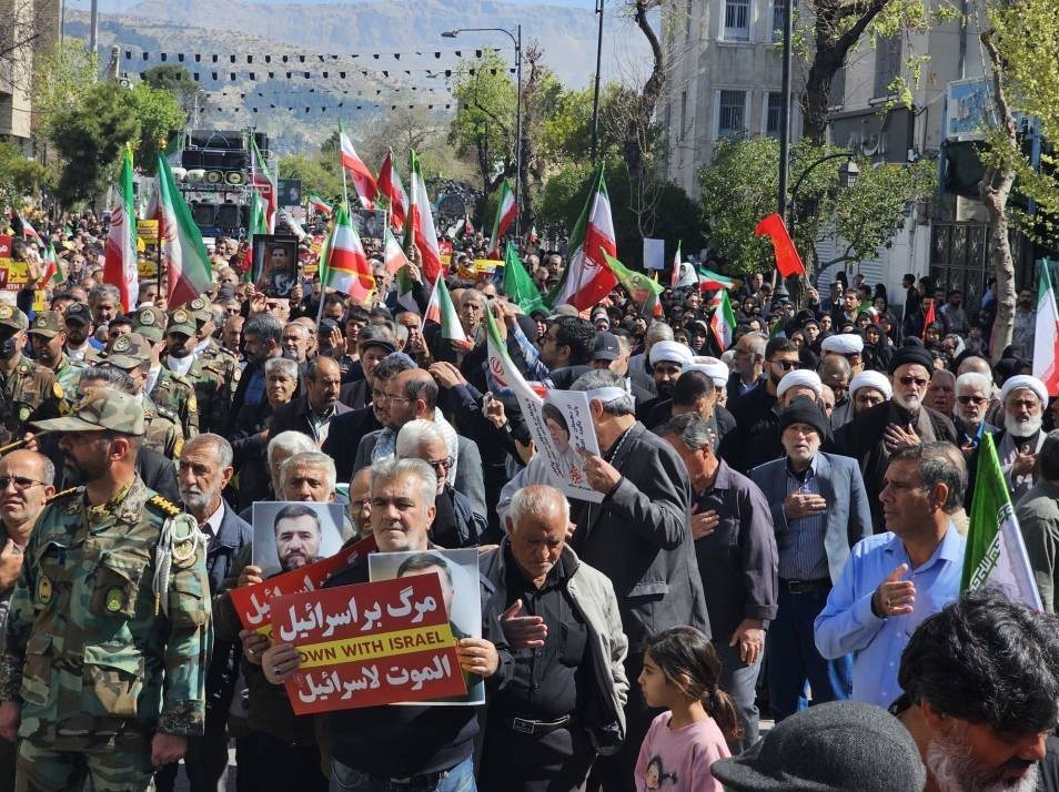 شیراز در سوگ قهرمانان دور از وطن/ تشییع باشکوه 24 شهید ناوشکن دنا اخبار شیراز , اخبار استان فارس ,