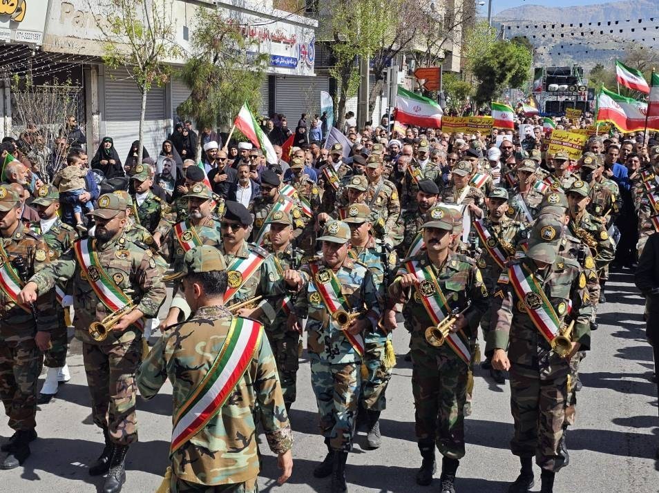 شیراز در سوگ قهرمانان دور از وطن/ تشییع باشکوه 24 شهید ناوشکن دنا اخبار شیراز , اخبار استان فارس ,