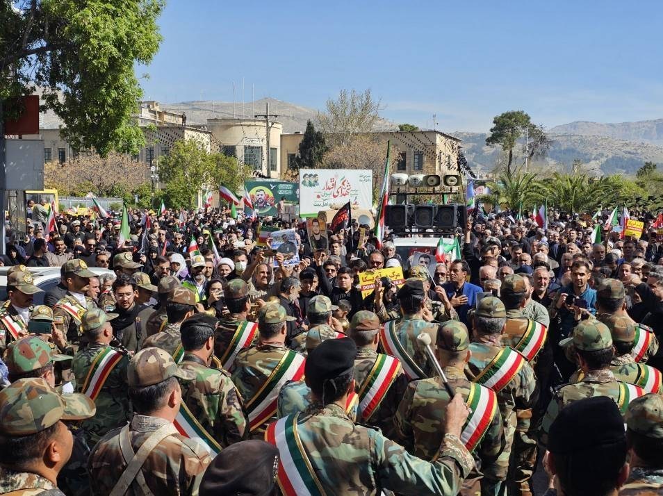 شیراز در سوگ قهرمانان دور از وطن/ تشییع باشکوه 24 شهید ناوشکن دنا اخبار شیراز , اخبار استان فارس ,