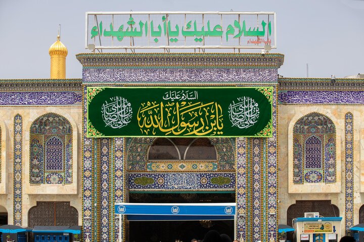 آذین بندی حرم امام حسین(ع) در سالروز ولادت امام رضا(ع)+تصاویر آذین بندی حرم امام حسین(ع) در سالروز ولادت امام رضا(ع)+تصاویر