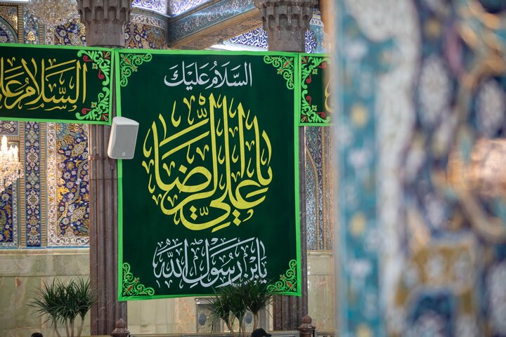 آذین بندی حرم امام حسین(ع) در سالروز ولادت امام رضا(ع)+تصاویر آذین بندی حرم امام حسین(ع) در سالروز ولادت امام رضا(ع)+تصاویر