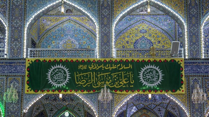 آذین بندی حرم امام حسین(ع) در سالروز ولادت امام رضا(ع)+تصاویر آذین بندی حرم امام حسین(ع) در سالروز ولادت امام رضا(ع)+تصاویر