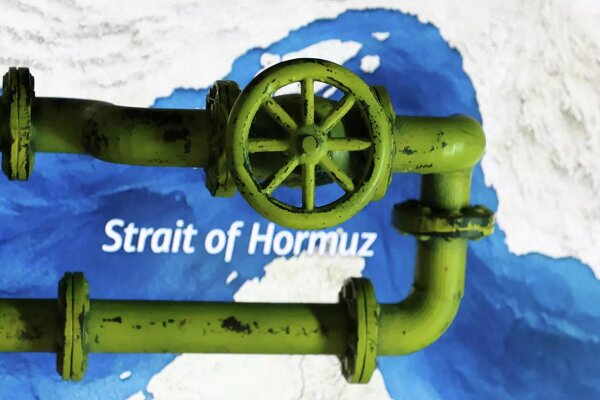 از «۱۲ روز ۱۲ کارتون» تا «خبرنامه جنگی»؛ روایت تصویری هنرمند بجنوردی از «۱۲ روز ۱۲ کارتون» تا «خبرنامه جنگی»؛ روایت تصویری هنرمند بجنوردی