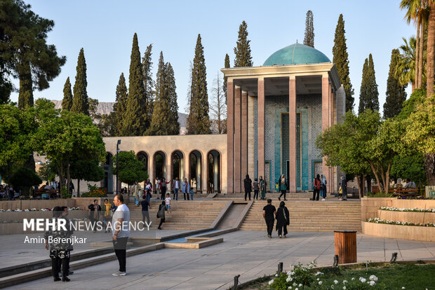 «بنیآدم» هنوز زنده است؛ بازخوانی جهانبینی صلحطلبانه سعدی شیرازی «بنیآدم» هنوز زنده است؛ بازخوانی جهانبینی صلحطلبانه سعدی شیرازی