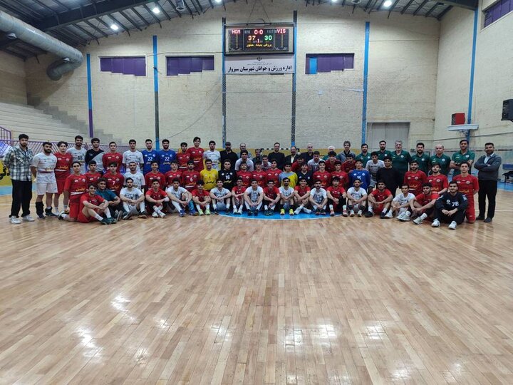 حضور سرمربی مس کرمان در اردوی تیم ملی هندبال جوانان حضور سرمربی مس کرمان در اردوی تیم ملی هندبال جوانان