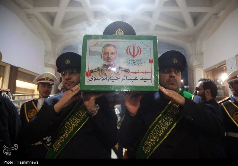 شبی ماندگار در قم؛ وداع باشکوه با سپهبد شهید موسوی در حرم+ عکس مراسم تشییع , اخبار قم , حضرت معصومه (س) ,