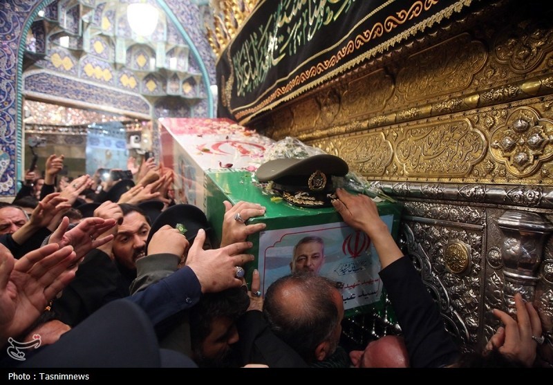 شبی ماندگار در قم؛ وداع باشکوه با سپهبد شهید موسوی در حرم+ عکس مراسم تشییع , اخبار قم , حضرت معصومه (س) ,