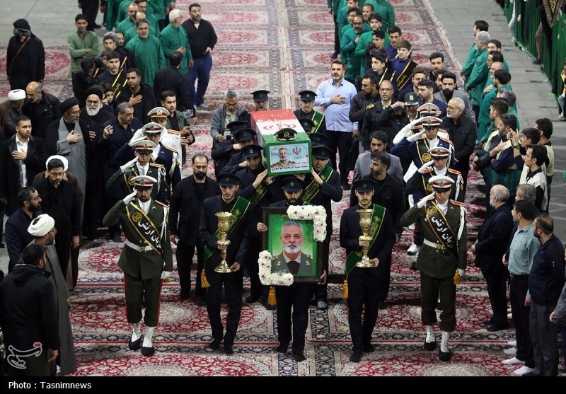 شبی ماندگار در قم؛ وداع باشکوه با سپهبد شهید موسوی در حرم+ عکس مراسم تشییع , اخبار قم , حضرت معصومه (س) ,