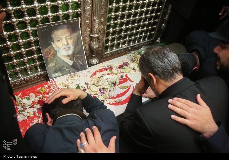 شبی ماندگار در قم؛ وداع باشکوه با سپهبد شهید موسوی در حرم+ عکس مراسم تشییع , اخبار قم , حضرت معصومه (س) ,