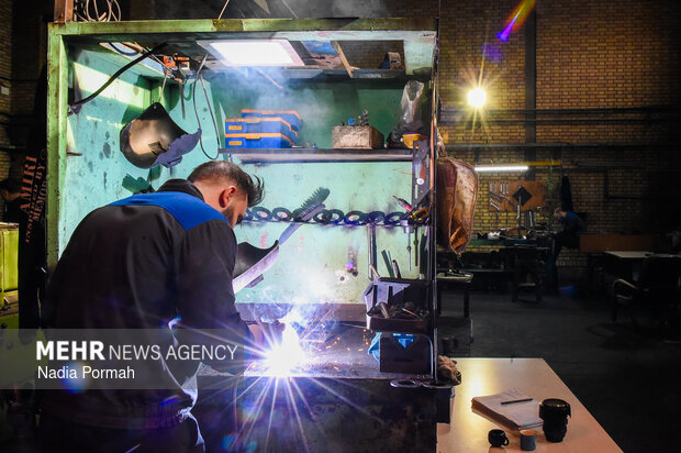 مقاومت تولید در گلستان؛ اراده پولادین فعالان اقتصادی در دل سختیها مقاومت تولید در گلستان؛ اراده پولادین فعالان اقتصادی در دل سختیها