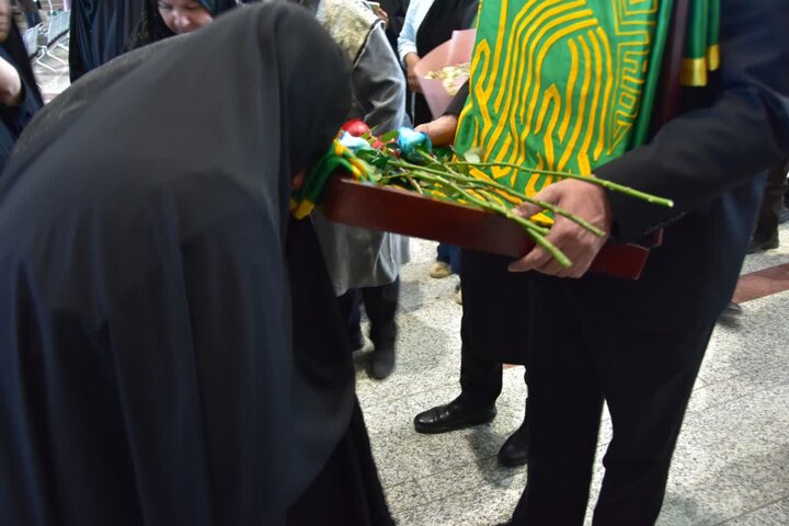 ورود کاروان خادمان حرم امام رضا (ع) به ایستگاه راهآهن کرمانشاه ورود کاروان خادمان حرم امام رضا (ع) به ایستگاه راهآهن کرمانشاه