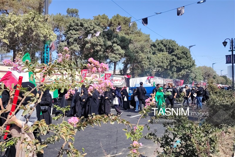 سیل عاشقان حسینی به شهرری رسید/ جاماندگان اربعین به سوی حرم عبدالعظیم اخبار شهر ری , استان تهران , اربعین 1405 , پیاده روی اربعین , عبدالعظیم حسنی ,