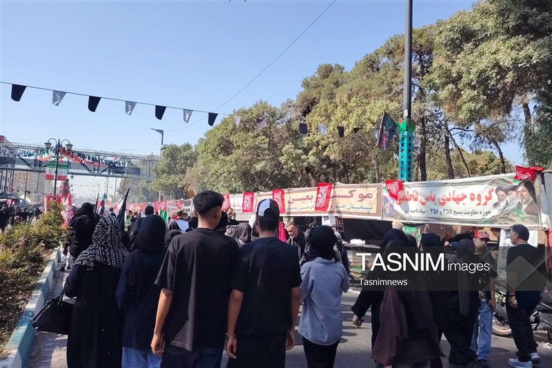 سیل عاشقان حسینی به شهرری رسید/ جاماندگان اربعین به سوی حرم عبدالعظیم اخبار شهر ری , استان تهران , اربعین 1405 , پیاده روی اربعین , عبدالعظیم حسنی ,